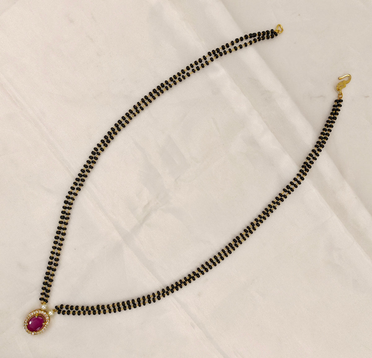 BLACK BEADS SHORT
