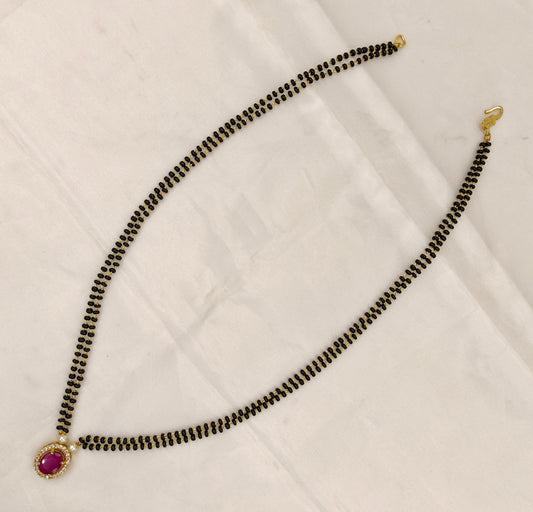 BLACK BEADS SHORT