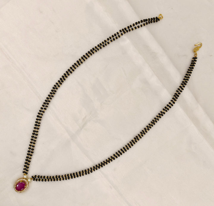 BLACK BEADS SHORT