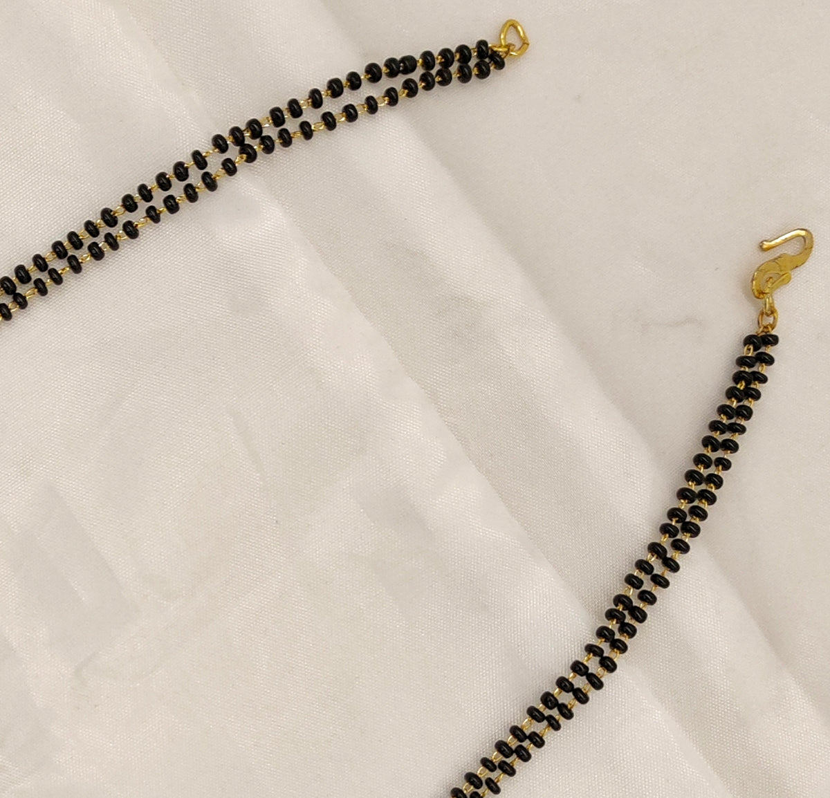 BLACK BEADS SHORT