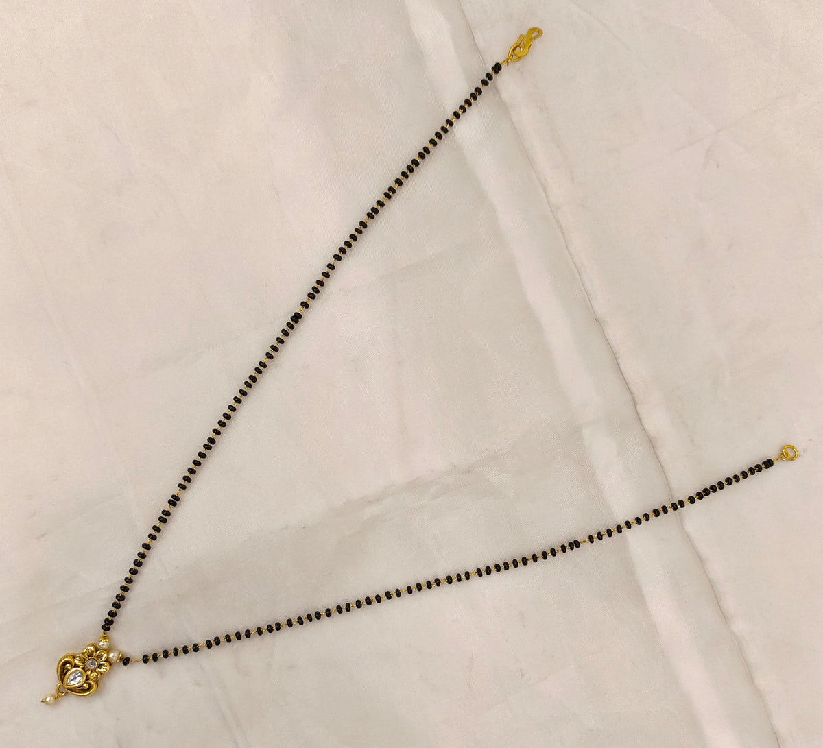 BLACK BEADS SHORT
