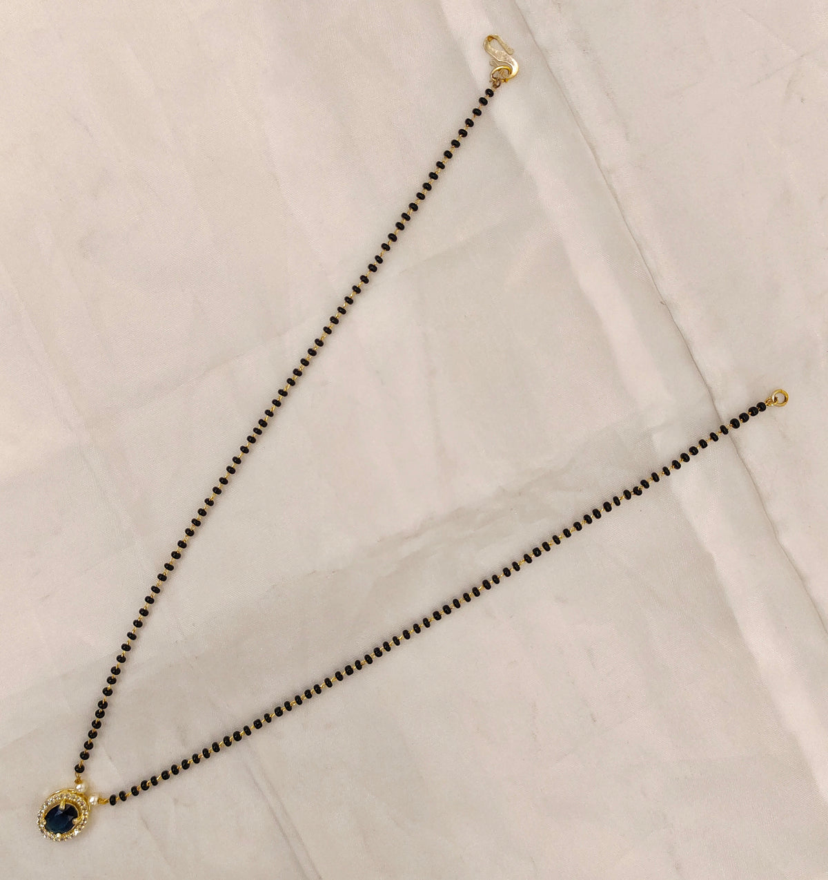 BLACK BEADS SHORT